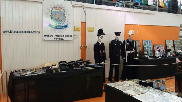 El Museo de la Policía Local de Totana participó este pasado fin de semana en la I Feria de Coleccionismo de la Región de Murcia, Foto 2