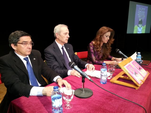 El escritor Salvador García Jiménez presenta en Cehegín el libro dedicado a su nieta Lucía - 1, Foto 1