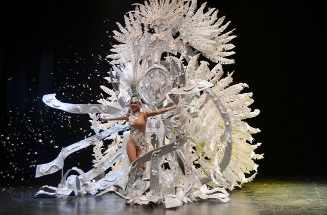 El Carnaval de Águilas derrocha ingenio con los concursos de Trajes de Papel y Maquillaje Corporal - 2, Foto 2