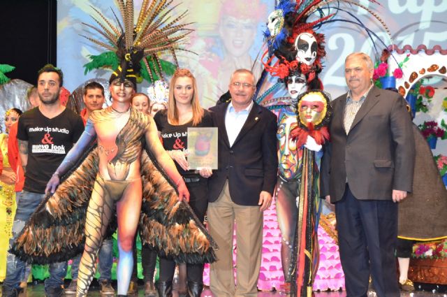 El Carnaval de Águilas derrocha ingenio con los concursos de Trajes de Papel y Maquillaje Corporal - 4, Foto 4