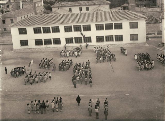 El Ayuntamiento otorga la Medalla de Oro de la Ciudad al colegio La Santa Cruz por su centenario - 2, Foto 2