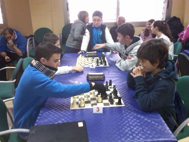 El IES Juan de la Cierva y el Colegio La Milagrosa consiguieron el segundo puesto en la final regional de ajedrez de Deporte Escolar - 1