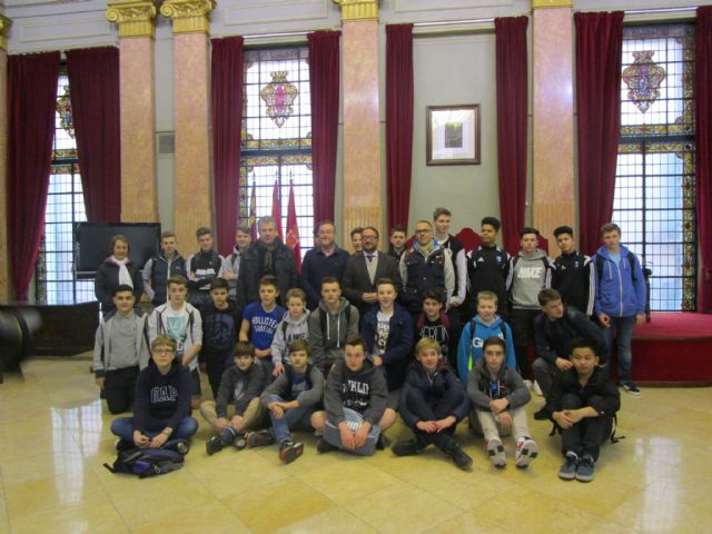 Gómez da la bienvenida a Murcia a los alumnos del colegio Glyn Tech de Londres - 1, Foto 1