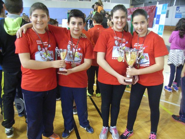 The schools of La Milagrosa and Regional Deitania, regional champions Badminton School Sports, Foto 3