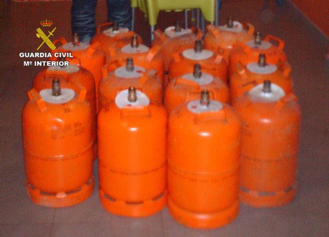 La Guardia Civil desmantela una organización delictiva dedicada a la sustracción de botellas de butano - 3, Foto 3