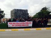 CCOO Enseñanza ha estado hoy presente en la concentracin en Alhama de Murcia en defensa de la Escuela pblica y contra la concertacin de nuevas unidades escolares