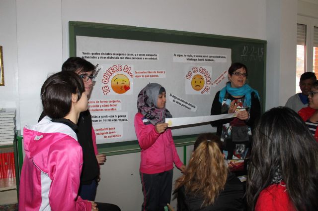 La Concejalía de Igualdad inicia un taller de relaciones tóxicas con los 3° de la ESO del municipio con motivo de San Valentín - 4, Foto 4