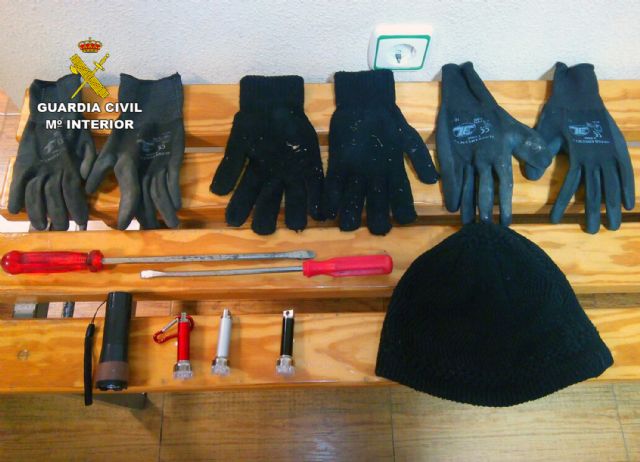 La Guardia Civil detiene in fraganti a dos personas mientras robaban en una empresa de Murcia - 5, Foto 5