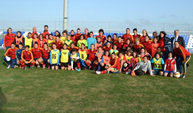 Dos jugadoras alevines, citadas con la selección regional de fútbol - 1, Foto 1