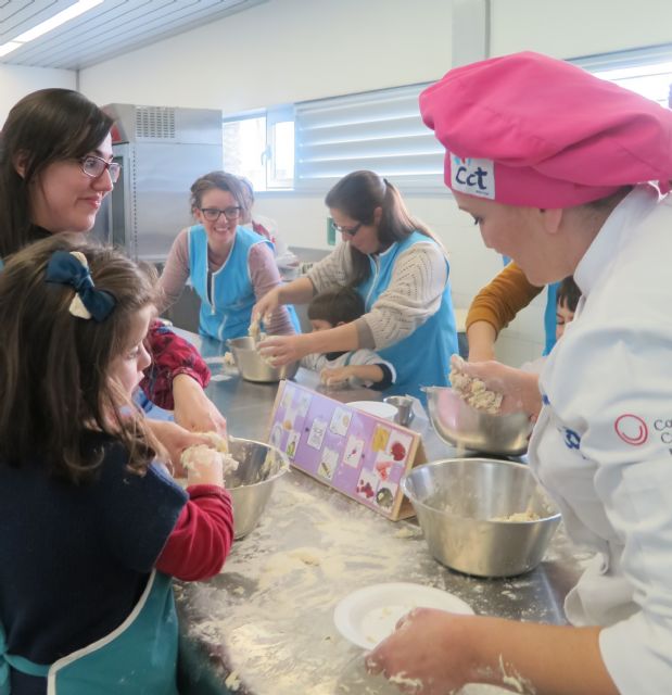 Niños de Asteamur participan en un taller de cocina - 1, Foto 1