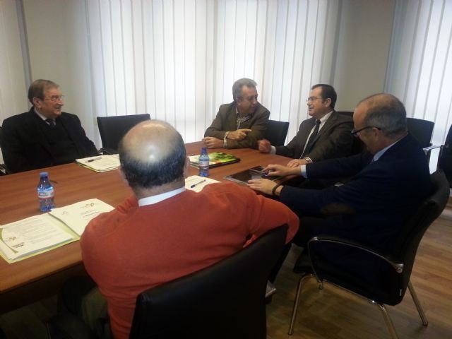 La Consejería de Agricultura analiza con las empresas agroalimentarias la situación del sector - 1, Foto 1