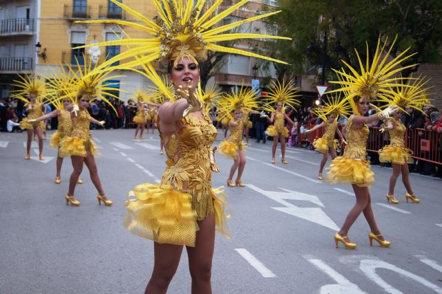 Catorce peñas protagonizan el primer desfile de carnaval en Totana - 1, Foto 1