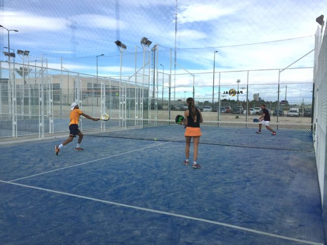 Manolo Fernández y Carol Nadal, campeones del II Mini Torneo Mixto de Pádel San Valentín torreño - 2, Foto 2