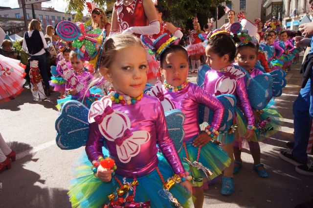 Hundreds of people receiving Child Carnival 2015 has set rhythm, color and fantasy streets of the town, Foto 1