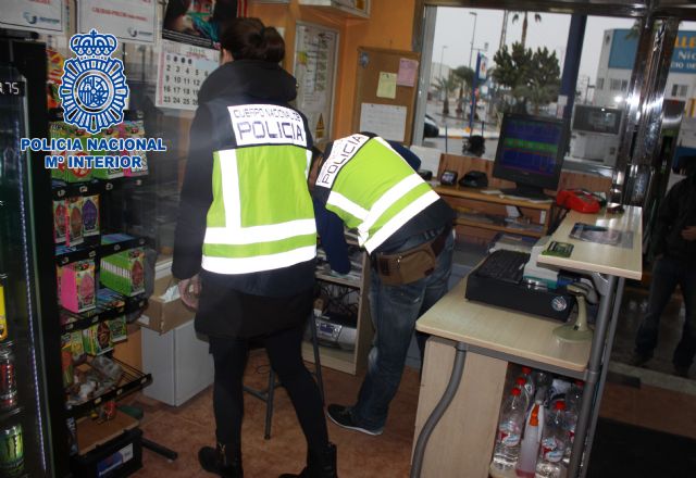 Detenidos dos atracadores de gasolineras tras una operación de cierre realizada en el Polígono Industrial Oeste - 2, Foto 2