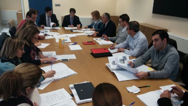 La Concejalía de Empleo de Lorca contrató a 350 desempleados, becó a 98 y formó a otros 326 en 2014 - 1, Foto 1