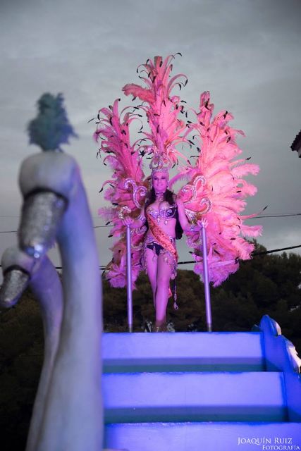 Cientos de personas disfrutaron en la calle del Carnaval, primero con el Desfile, en el que participaron más de mil personas, y después en el Fiestródromo, donde tuvo lugar la Gran Noche del Carnaval - 2, Foto 2