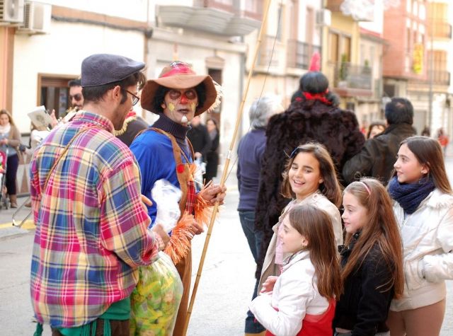 Cientos de personas disfrutaron en la calle del Carnaval, primero con el Desfile, en el que participaron más de mil personas, y después en el Fiestródromo, donde tuvo lugar la Gran Noche del Carnaval - 3, Foto 3