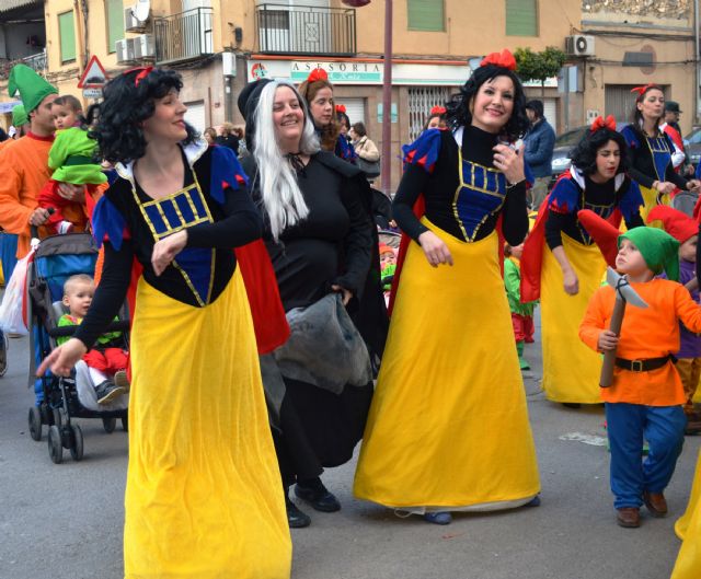 Más de 300 personas desfilan en el Carnaval de Alguazas llenando sus calles de color e imaginación - 2, Foto 2