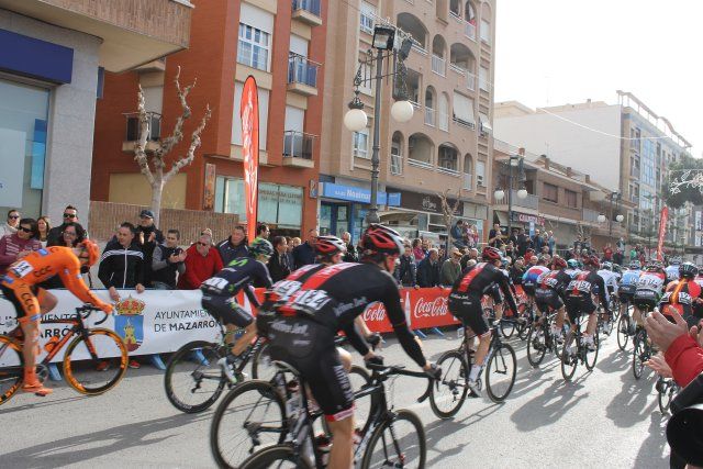 Gran expectacin en la salida de la Vuelta Ciclista a Murcia, Foto 2