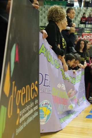 La familia Dgenes apoy al UCAM Murcia CB en su partido frente al CAI Zaragoza - 5
