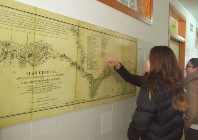 Los centros educativos realizan visitas didácticas a la exposición de mapas históricos de Caravaca - 1, Foto 1