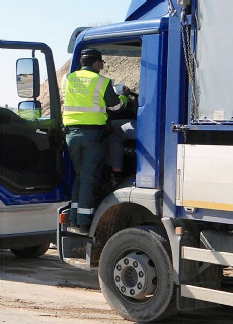 La Guardia Civil denuncia a un camionero que conducía bajo los efectos de las drogas - 1, Foto 1