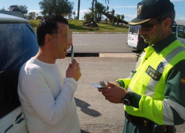 La Guardia Civil denuncia a un camionero que conducía bajo los efectos de las drogas - 2, Foto 2