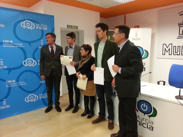 Dos estudiantes del grado de Marketing se hacen con el primer premio CIM-Cátedra de Emprendedores de la UMU - 2, Foto 2
