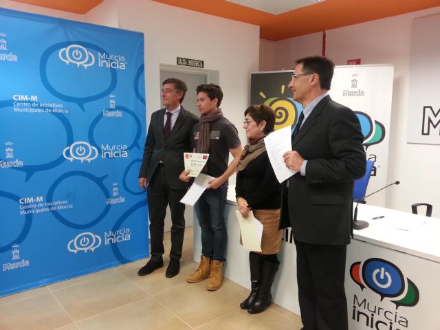 Dos estudiantes del grado de Marketing se hacen con el primer premio CIM-Cátedra de Emprendedores de la UMU - 3, Foto 3