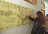 Los centros educativos realizan visitas didácticas a la exposición de mapas históricos de Caravaca
