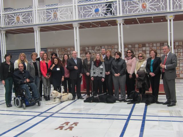La Asamblea Regional aprueba la mejor ley de España de Perros de Asistencia - 1, Foto 1