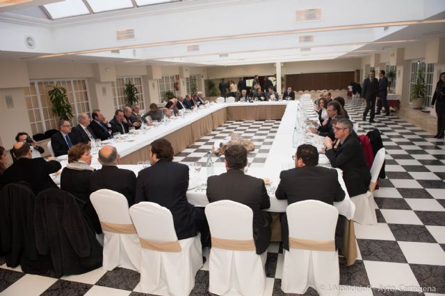 Alberto Garre y Pilar Barreiro mantienen un encuentro con empresarios de COEC - 2, Foto 2