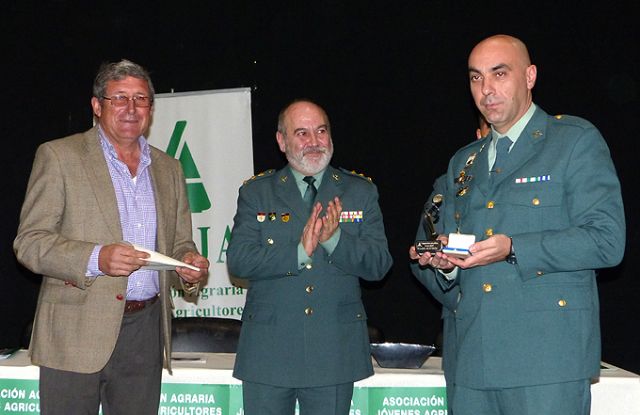 ASAJA Cartagena homenajea a los guardias civiles que han puesto rejas al campo - 1, Foto 1
