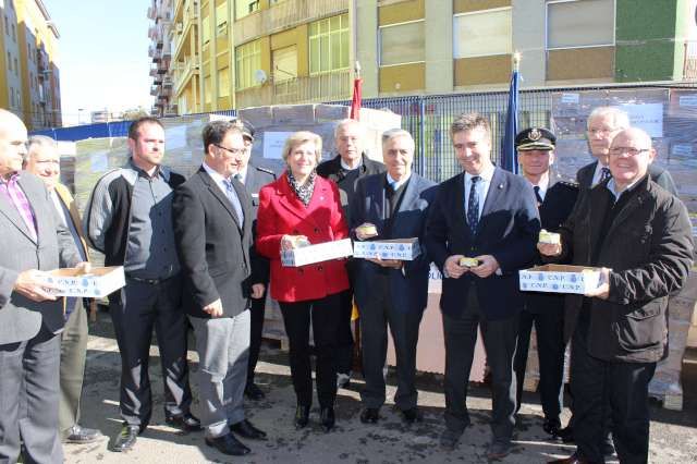 Cáritas recibe de la Comunidad Autónoma un furgón del Parque Móvil regional - 1, Foto 1