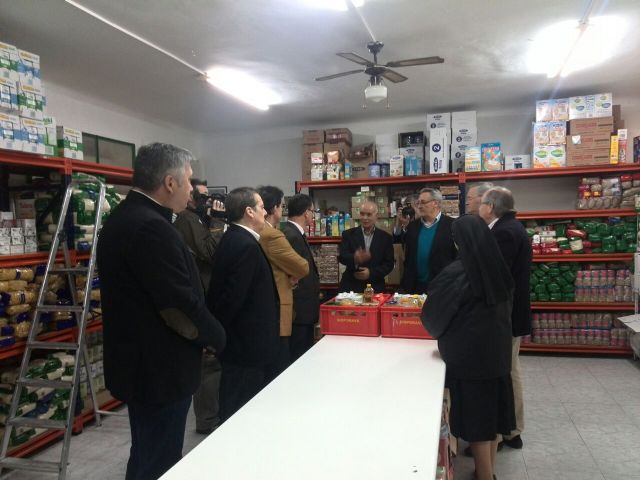 La Delegación de Gobierno entrega 8.000 latas de conserva al comedor social Beata Piedad de la Cruz - 1, Foto 1