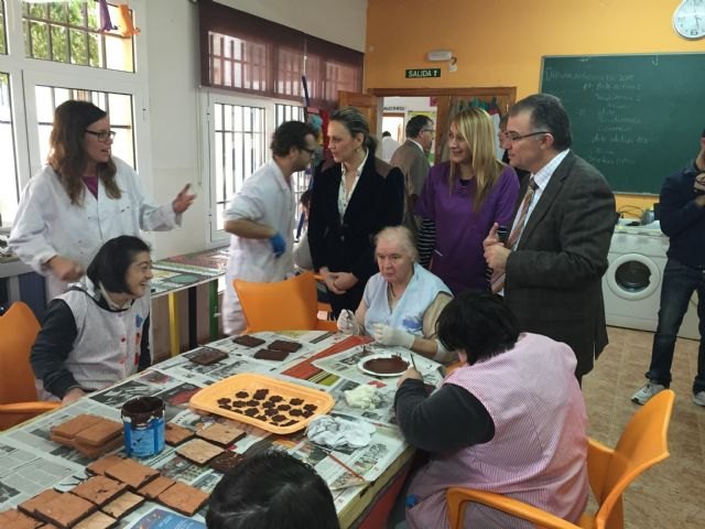 El Instituto Murciano de Acción Social destina casi 400.000 euros para la integración social de las personas con discapacidad intelectual - 1, Foto 1