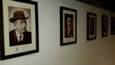 Las paredes del salón de plenos del Ayuntamiento de San Javier acogen desde ayer los retratos de los 30 alcaldes de los últimos 113 años