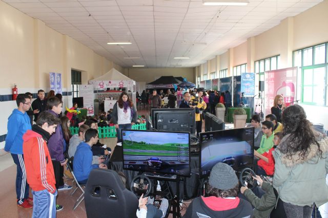 El alcalde y la directora general de Telecomunicaciones inauguran en Jumilla la Feria de Nuevas Tecnologi´as SICARM - 2, Foto 2