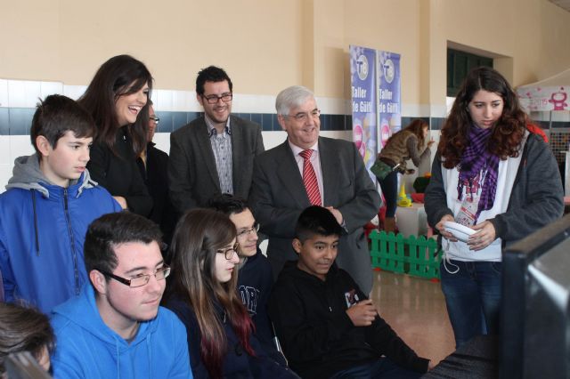 El alcalde y la directora general de Telecomunicaciones inauguran en Jumilla la Feria de Nuevas Tecnologi´as SICARM - 4, Foto 4