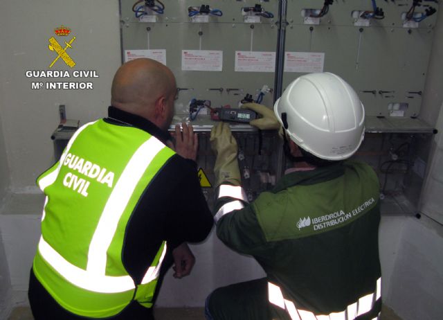 La Guardia Civil detiene a una veintena de personas por fraude de fluido eléctrico - 1, Foto 1