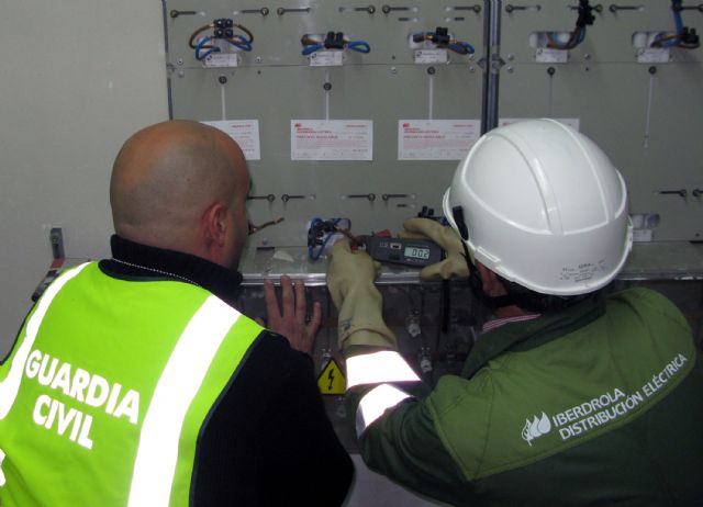 La Guardia Civil detiene a una veintena de personas por fraude de fluido eléctrico - 2, Foto 2