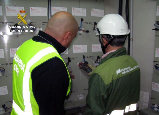 La Guardia Civil detiene a una veintena de personas por fraude de fluido eléctrico - 3, Foto 3