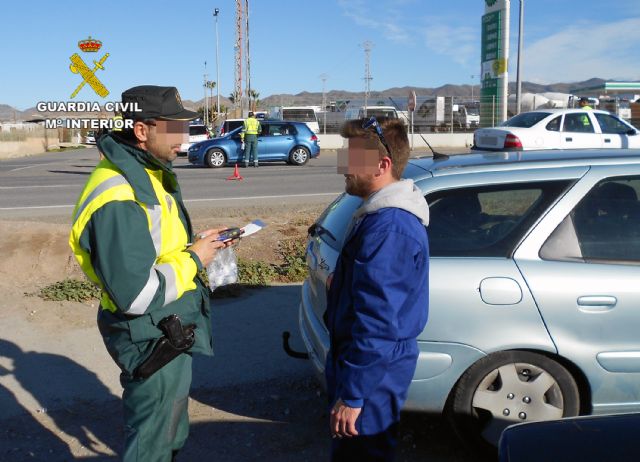 La Guardia Civil detiene a una veintena de personas por delito contra la seguridad vial en la Región - 2, Foto 2