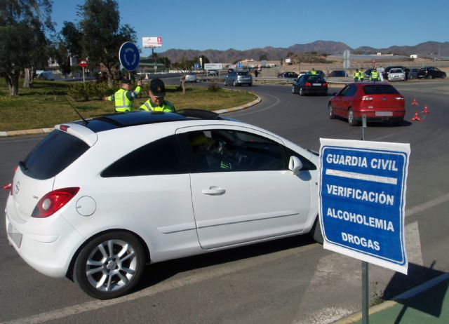 La Guardia Civil detiene a una veintena de personas por delito contra la seguridad vial en la Región - 3, Foto 3