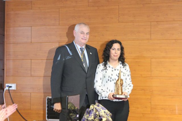 Con la poesía de María Dolores Fernández y su presentación del libro de Semana Santa, comienzan los actos organizados por la JCHSS - 3, Foto 3