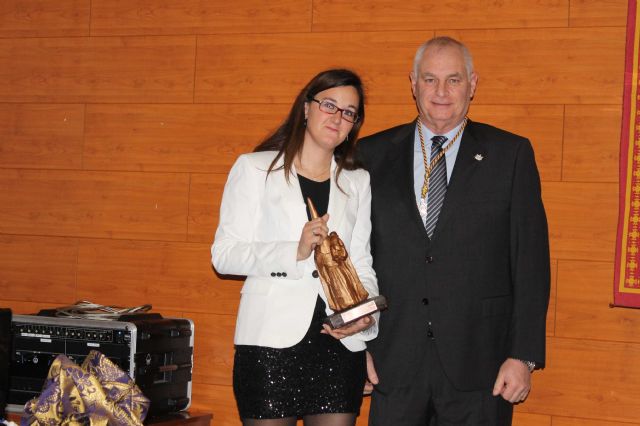 Con la poesía de María Dolores Fernández y su presentación del libro de Semana Santa, comienzan los actos organizados por la JCHSS - 5, Foto 5