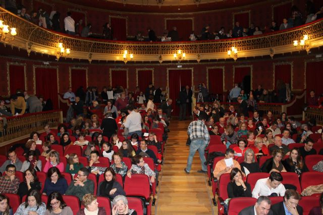 Más 400 personas se reunieron en el Teatro Vico para rendir homenaje a una de las impulsoras de las enseñanzas musicales de Jumilla, Mª Ángeles Tomás - 1, Foto 1
