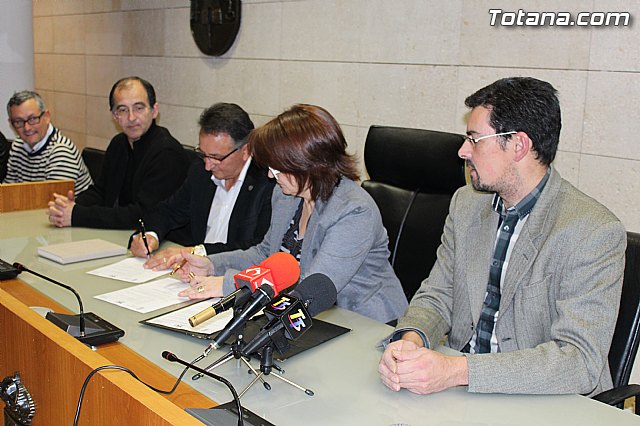 El Ayuntamiento suscribe el convenio anual de colaboracin con el Ilustre Cabildo Superior de Procesiones - 1