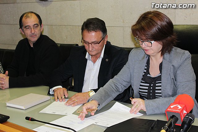 El Ayuntamiento suscribe el convenio anual de colaboracin con el Ilustre Cabildo Superior de Procesiones - 2